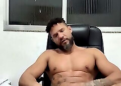 Juninho Motoboy com plug no rabo