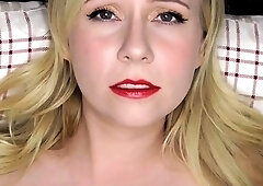 Foxy amateur blonde babe toys and fingers herself