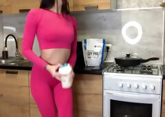 I Pissed Myself In My Leggings In The Kitchen Oh Noo