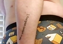 Fat sissy fucks his ass and then cums handsfree