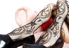 Nice-looking trans beauty masturbates until that babe reaches climax