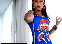 Big cock Thai ladyboy sucks and anal sex with client