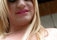 Filthy tranny cutie gets tempted and screwed