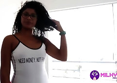 Morena Entrega Su Enorme Culo Por Dinero