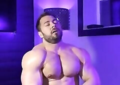 Derek Bolt Jacking Off And Using The Thunderbullet Toy