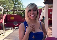 With her breathtaking beauty by the pool, it's hard to believe that Lisa, 33, is even from this planet! This stunning Italian woman is a master o