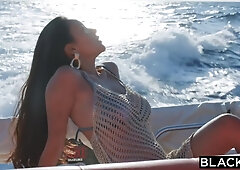 Satisfying Rae Lil Ebony Abandons Boyfriend For Sexy Stranger