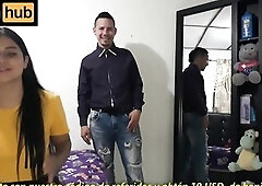 LE ENSEÑO A MI HERMANASTRA LA POLLA Y ELLA ME LA CHUPA