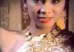 Guy pleases an Indian shemale