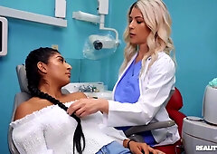 Binky Beaz, Mercer Kit And Kit Mercer In Meeting At The Dentist Gives Lesbian Couple Oral Ple