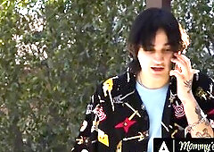 MOM'S MALE - Annoyed Male Can't Make no doubt of Stacked Stepmom Syren De Mer Turned Into A Lustful Bimbo