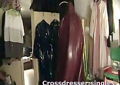 Franzi im bodenlangen weiten und megaschweren Rubbercap