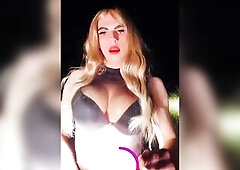 Blond Flashing Goodies