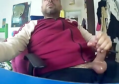 Big-Cock Bear Masturbating on Webcam6666