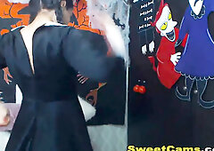 Hot Beautiful Babe Fingering Her Anus On Cam