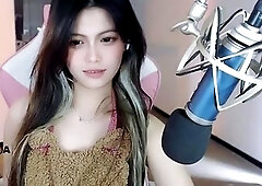 Amateur Webcam Chick Masturbates On Webcam More at