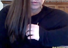 Hot Babe loves to show off big booty on cam