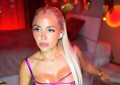 Big boob brunette masturbates on webcam