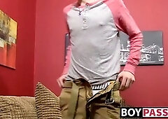 Big booty lean lad stretches his legs and takes toy inside