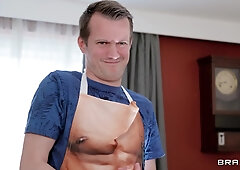 Choose That Dick: Blonde MILF cougar Cameron Cohen picks up monster cock Danny D