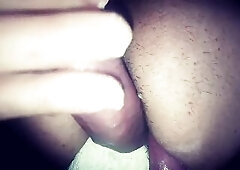 Entro tan rico que ya no puede aguantar en venirme