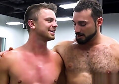 Bound sub stud flogged while mouth gaped