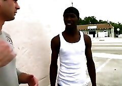 Interracial amateur thug sucks on dick