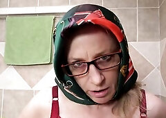 concupiscent grandma prolapse her extraordinary large cervix and squirting by large sex-toy anal insertion at the bathtub