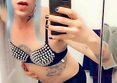 Pretty Goth Rocker Enjoys Hook-Up