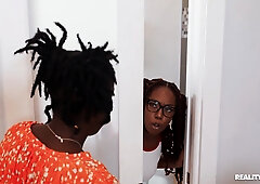 Crazy College GFs: Study Break Dickdown - Interracial Sex with Ebony Ceceswetdreams and BWC Oliver Flynn