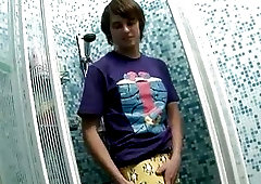 Jerome using huge anus plug in a shower