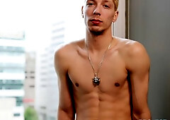 Amateur dude dancing and jacking off as well