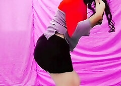 Young trans beauty Crossdresserkitty shows off and gets off