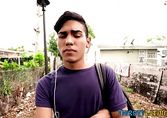 Barebacked teen twink latino gets facialized