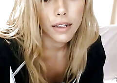 Sweet Tranny Show Her Cock on Cam