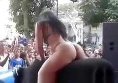 Big booty woman riding mechanic bull in bikini