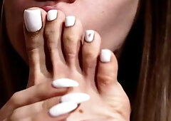 kisses and licks her feet Throat/Foot fetish Kira Loster