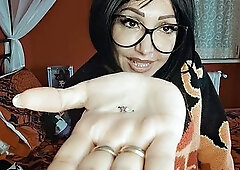 The giantess uses you instead of her missing tooth and