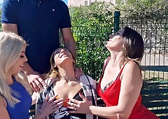 Chloe plays with all her sensuality... - Jacquie et Michel TV