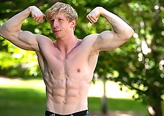 Muscular blonde guy Jesse blows a huge load