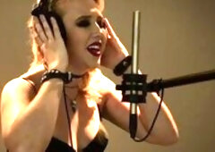 SQUIRTING LEZ - Dirty lesbian bitches play in threesome while fingering