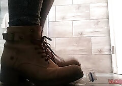 Crushing with hawt feet