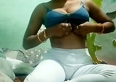 Super sexy desi girl Divaya Pussy in a steamy flick